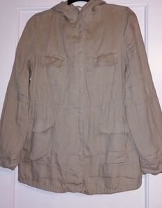 Light weight hooded jacket